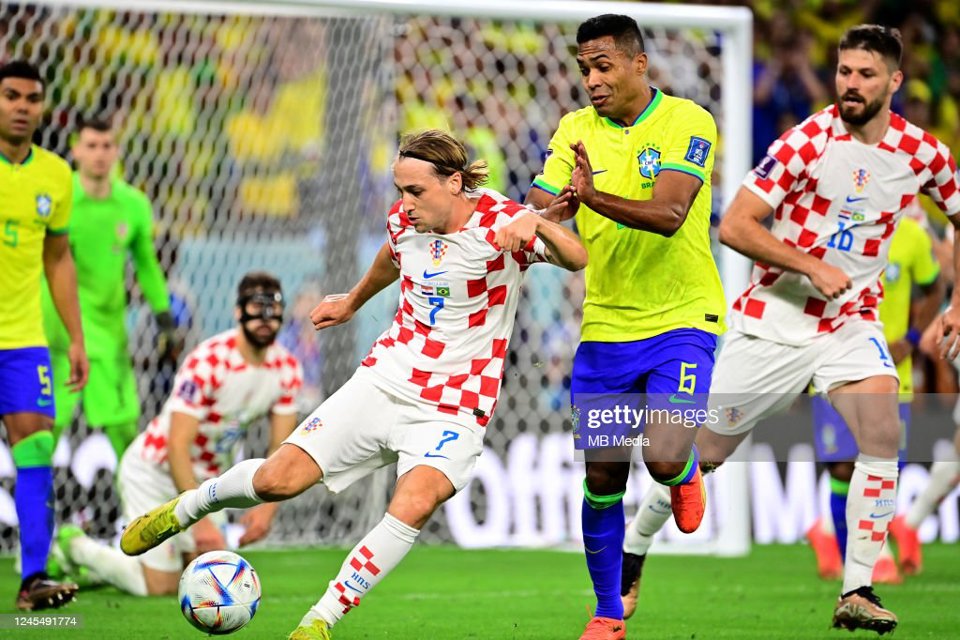 Trận tứ kết đầu ti&ecirc;n của World Cup 2022 l&agrave; m&agrave;n đối đầu giữa tuyển Croatia v&agrave; Brazil.