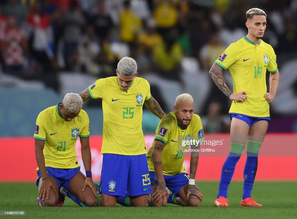 Lần thứ 2 li&ecirc;n tiếp tuyển Brazil bị loại ở v&ograve;ng tứ kết của World Cup.