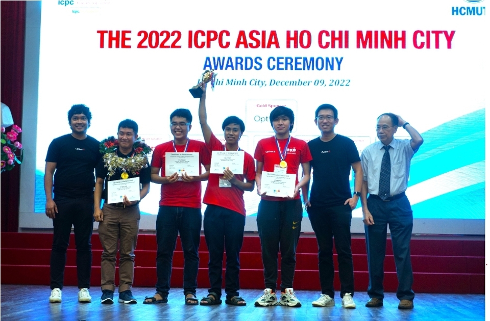 V&ocirc; địch ICPC ASIA Hochiminh City 2022 thuộc về đội tuyển HCMUS-BurnedTomatoes (ĐH KHTN-ĐHQG Hồ Ch&iacute; Minh).