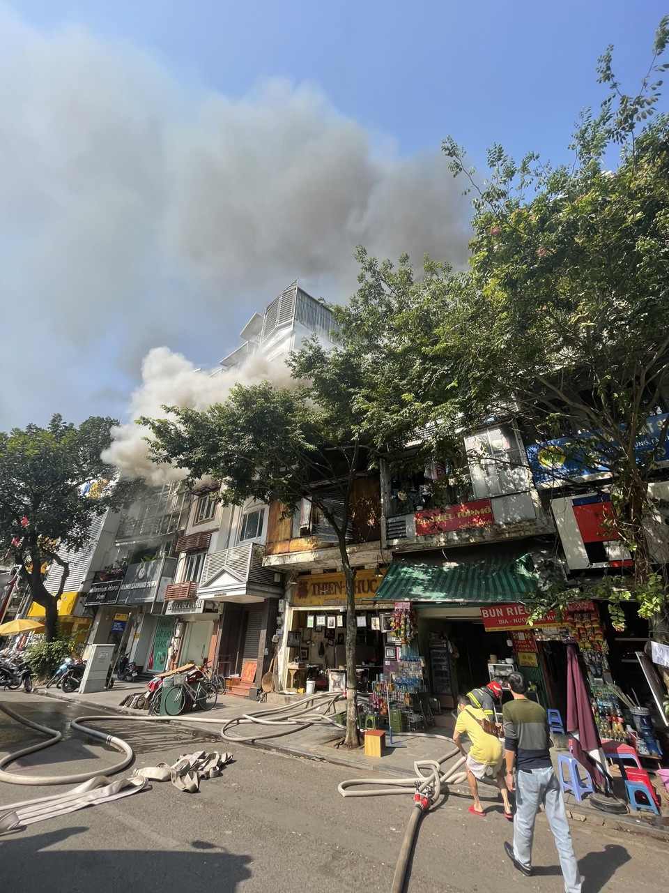 Hà Nội: Cháy nhà trên phố Hàng Bông - Ảnh 1
