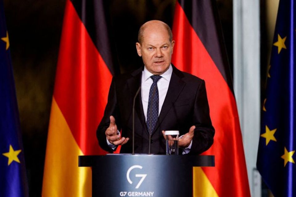Thủ tướng Đức Scholz ph&aacute;t biểu tại cuộc họp b&aacute;o sau khi dự hội nghị trực tuyến với l&atilde;nh đạo nh&oacute;m G7 h&ocirc;m 12/12. Ảnh: Reuters