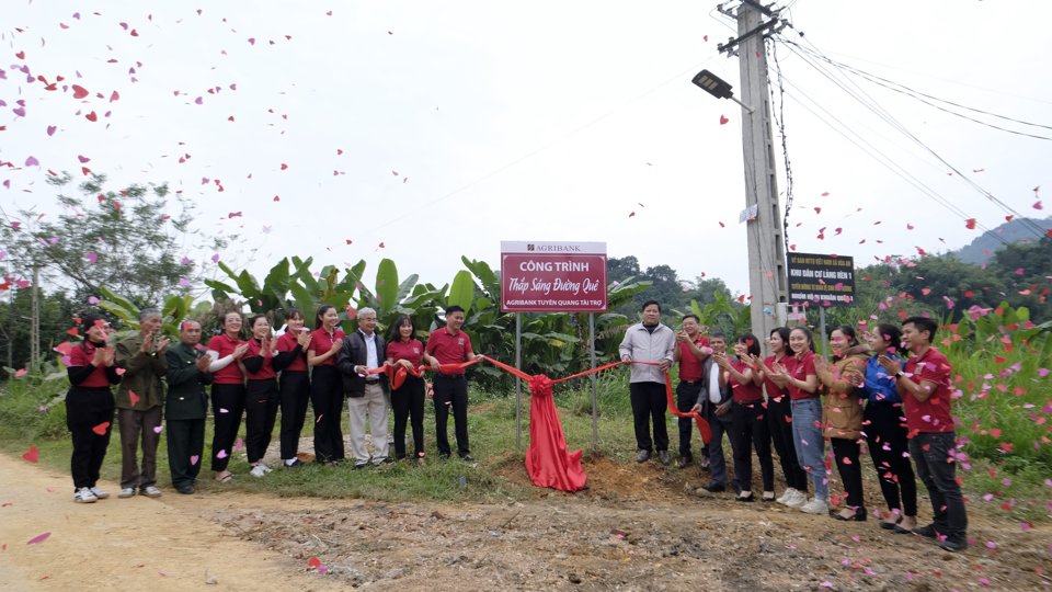 Dấu ấn công trình "Thắp sáng đường quê" ở Tuyên Quang - Ảnh 1