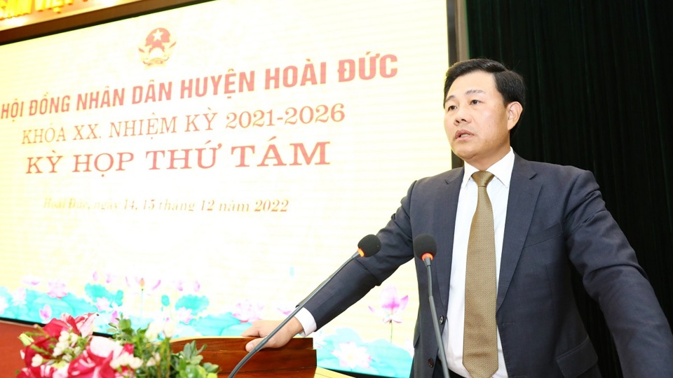 B&iacute; thư Huyện ủy Ho&agrave;i Đức Nguyễn Văn Đại ph&aacute;t biểu tại Kỳ họp