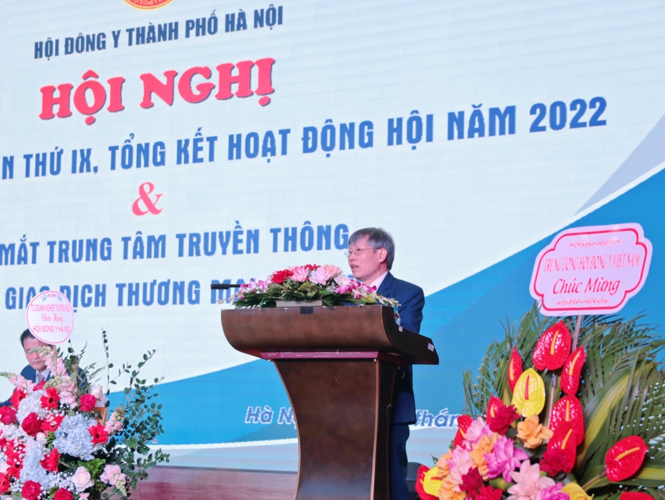 Phó Chủ tịch Hội Đông y Việt Nam, Chủ tịch Hội Đông y TP Hà Nội Nguyễn Văn Dung phát biểu tại Hội nghị