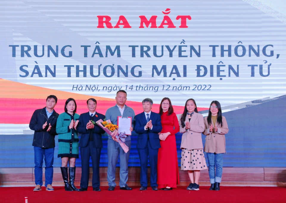 Hội Đ&ocirc;ng y TP H&agrave; Nội ra mắt Trung t&acirc;m Truyền th&ocirc;ng v&agrave; s&agrave;n thương mại điện tử