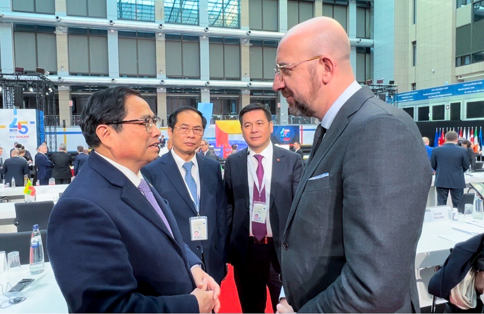 Thủ tướng gặp Chủ tịch Hội đồng ch&acirc;u &Acirc;u Charles Michel.