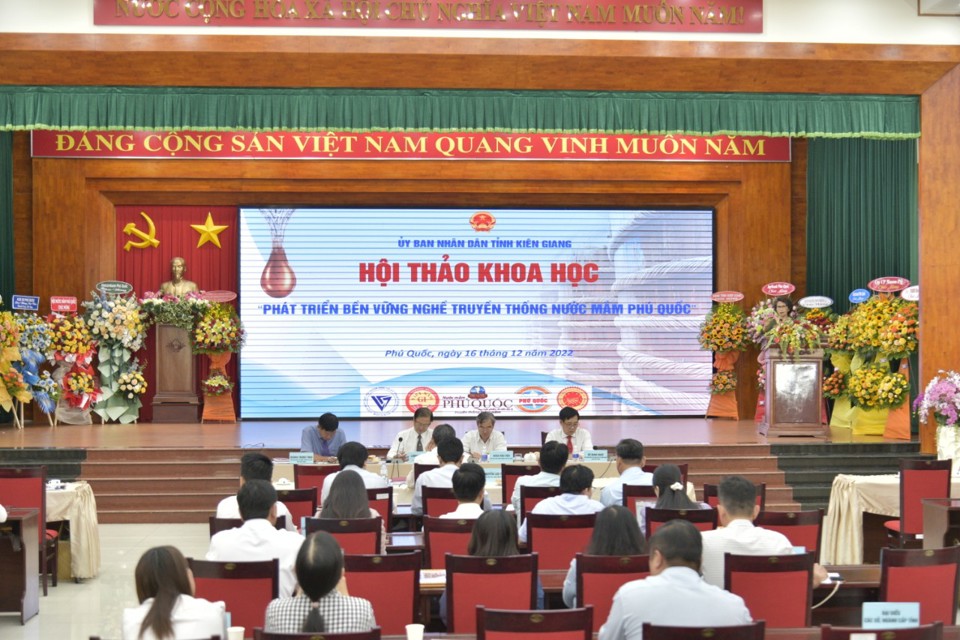 To&agrave;n cảnh hội thảo khoa học ph&aacute;t triển bền vững nước mắm Ph&uacute; Quốc. Ảnh: Hữu Tuấn