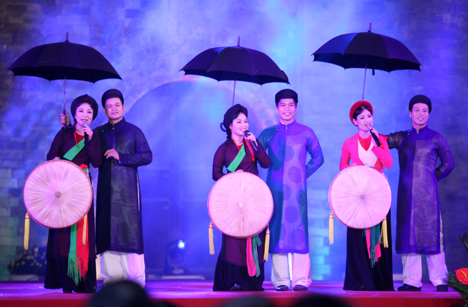 Biểu diễn dân ca Quan họ Bắc Ninh. Ảnh: Phạm Hùng