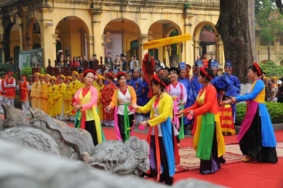 Các nghệ nhân biểu diễn tại lễ hội ở HoàngThànhThăng Long. Ảnh: Công Hùng
