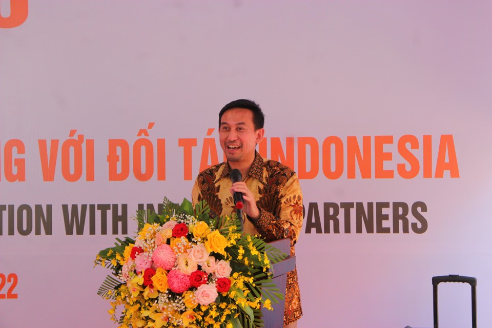&Ocirc;ng Agustaviano Sofjan - Tổng L&atilde;nh sự Indonesia tại TP Hồ Ch&iacute; Minh chia sẻ tại hội thảo.