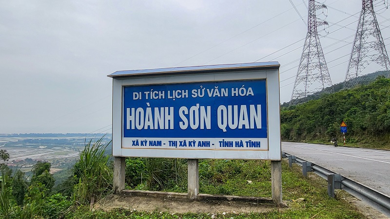 Ho&agrave;nh Sơn Quan thuộc x&atilde; Kỳ Nam (huyện Kỳ Anh, tỉnh H&agrave; Tĩnh) l&agrave; một h&ugrave;ng quan nằm tr&ecirc;n đỉnh Đ&egrave;o Ngang, ranh giới giữa Quảng B&igrave;nh v&agrave; H&agrave; Tĩnh.