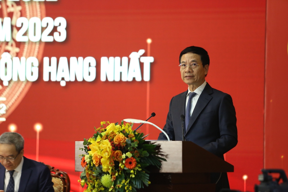 Bộ trưởng Bộ TT&amp;TT Nguyễn Mạnh H&ugrave;ng