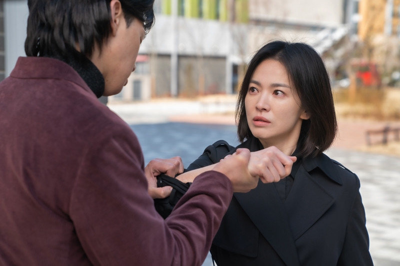 Hình ảnh lạnh lùng, bí ẩn của Song Hye Kyo trong phim mới - Ảnh 4