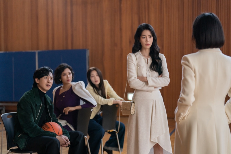 Hình ảnh lạnh lùng, bí ẩn của Song Hye Kyo trong phim mới - Ảnh 2