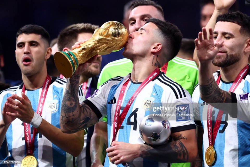 Khoảnh khắc cảm xúc của Messi khi lần đầu vô địch World Cup - Ảnh 2