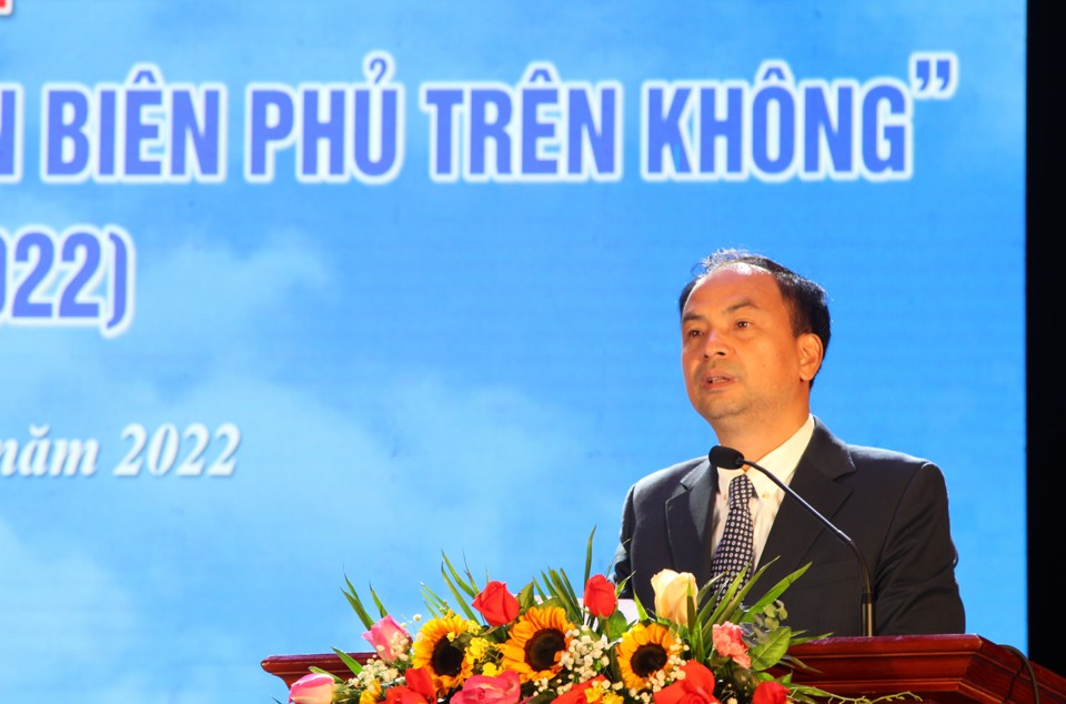 Ph&oacute; B&iacute; thư, Chủ tịch UBND quận T&acirc;y Hồ Nguyễn Đ&igrave;nh Khuyến ph&aacute;t biểu tại buổi lễ.