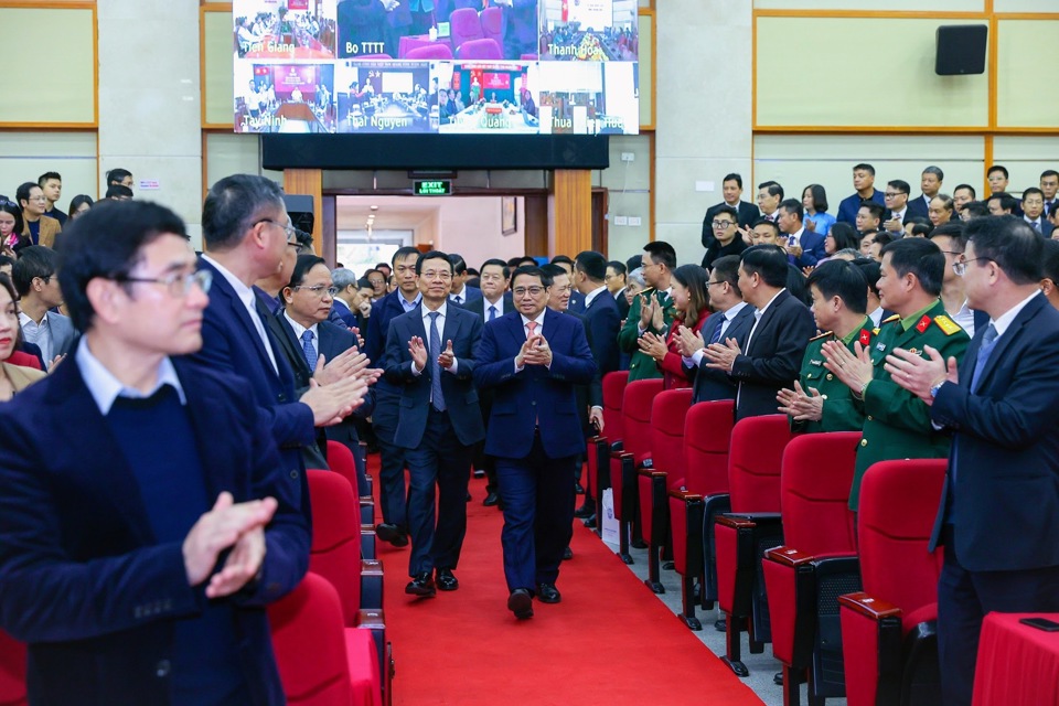 Thủ tướng Phạm Minh Chính đến dự Hội nghị tổng kết công tác năm 2022, triển khai nhiệm vụ năm 2023 của Bộ TT&TT. Ảnh: Nhật Bắc