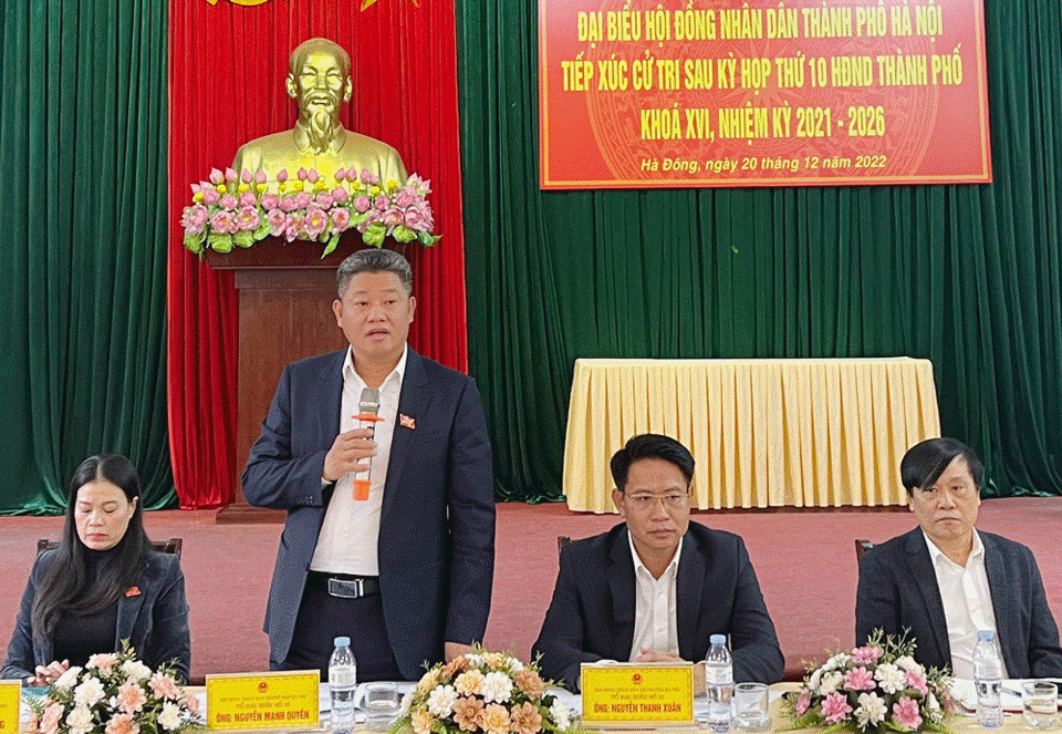 Ph&oacute; Chủ tịch UBND TP H&agrave; Nội Nguyễn Mạnh Quyền tại buổi tiếp x&uacute;c cử tri.