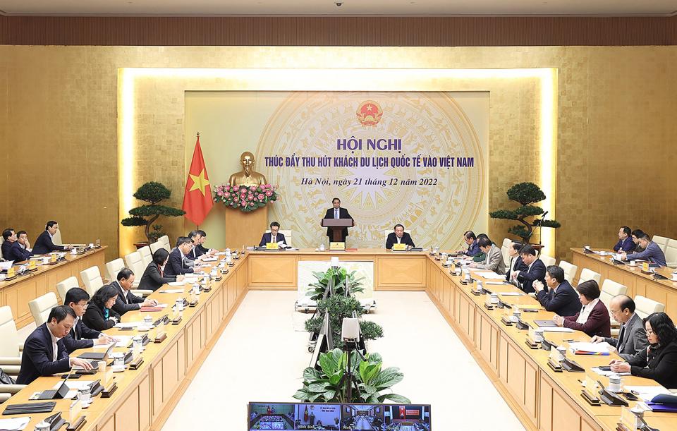 Thủ tướng Chính phủ Phạm Minh Chính chủ trì Hội nghị thúc đẩy thu hút khách du lịch quốc tế vào Việt Nam. Ảnh: Dương Giang