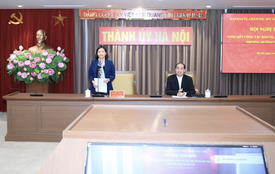 Ph&oacute; B&iacute; thư Thường trực Th&agrave;nh ủy Nguyễn Thị Tuyến ph&aacute;t biểu tham luận tại hội nghị.