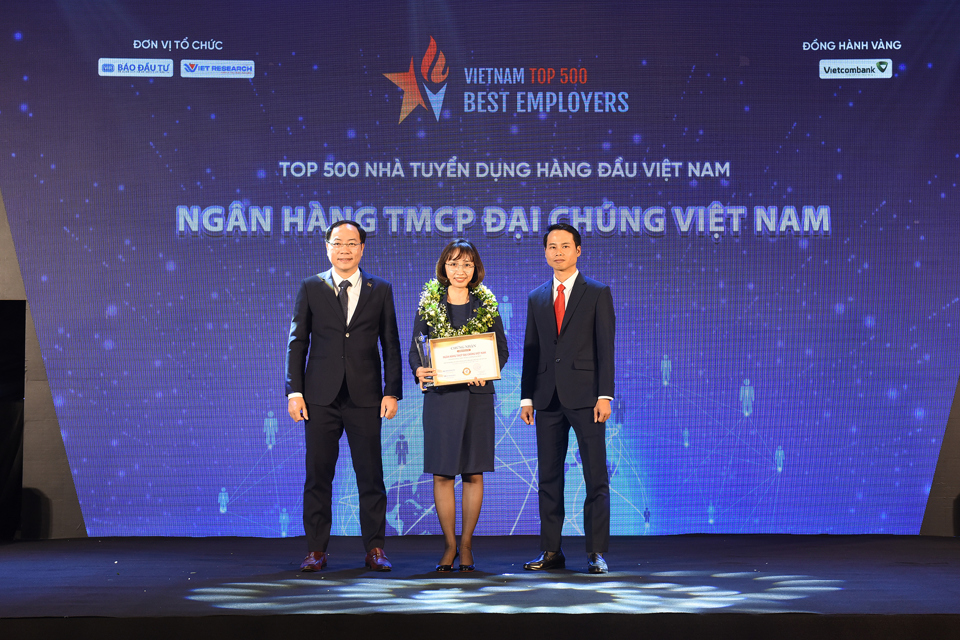 PVcomBank được vinh danh trong Top 500 Nhà tuyển dụng hàng đầu Việt Nam 2022 - Ảnh 1