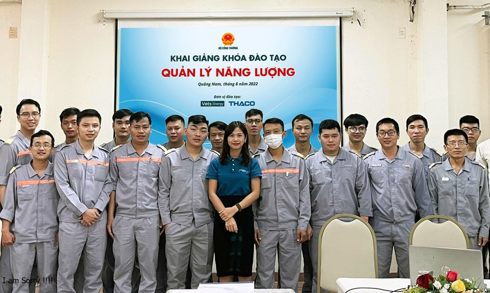 Bế giảng lớp đ&agrave;o tạo &ldquo;Người Quản l&yacute; Năng lượng&rdquo; tổ chức tại Quảng Ng&atilde;i. Ảnh: Ho&agrave;i Nam