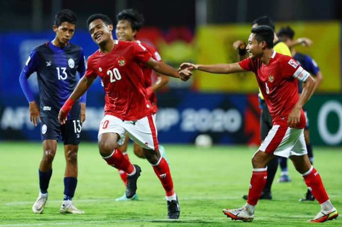 Campuchia đem đến AFF Cup 2022 đội h&igrave;nh trẻ trung v&agrave; thể hiện được sự gắn kết lớn, lần n&agrave;y họ đối diện với c&aacute;c cầu thủ Indonesia đầy kinh nghiệm. Ảnh AFC