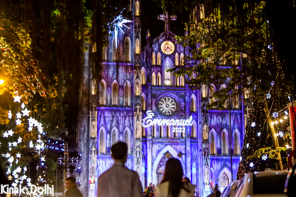 Nhà thờ Lớn Hà Nội lung linh về đêm dịp Giáng sinh 2022 - Ảnh 3
