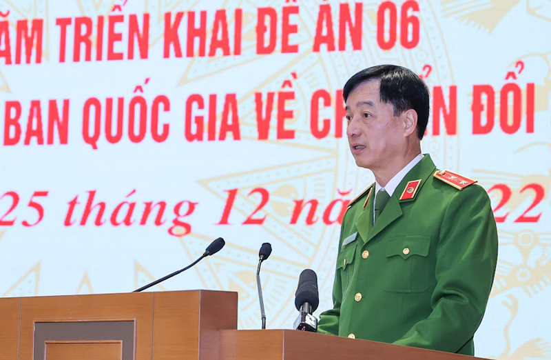 Trung tướng Nguyễn Duy Ngọc, Thứ trưởng Bộ C&ocirc;ng an b&aacute;o c&aacute;o t&oacute;m tắt sơ kết 1 năm triển khai Đề &aacute;n 06.