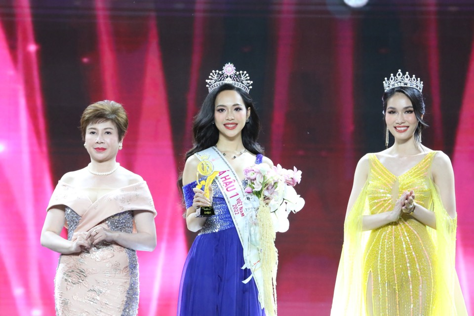 Ban tổ chức Hoa hậu Việt Nam xin lỗi về sự cố trang phục của Phương Anh.