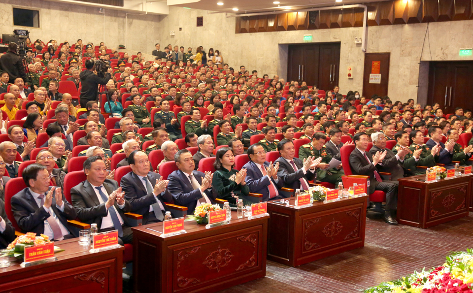 Các đồng chí lãnh đạo Đảng, Nhà nước và TP Hà Nội dự lễ kỷ niệm. Ảnh: Thanh Hải
