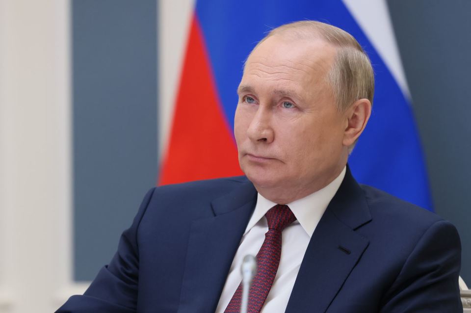 Tổng thống Nga Vladimir Putin trong một cuộc họp trực tuyến từ Moscow h&ocirc;m 26/5/2022. Ảnh: AFP.