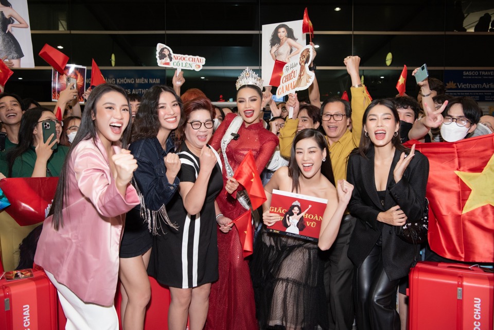 Hoa hậu Ngọc Châu chính thức lên đường sang Mỹ dự Miss Universe 2022 - Ảnh 2