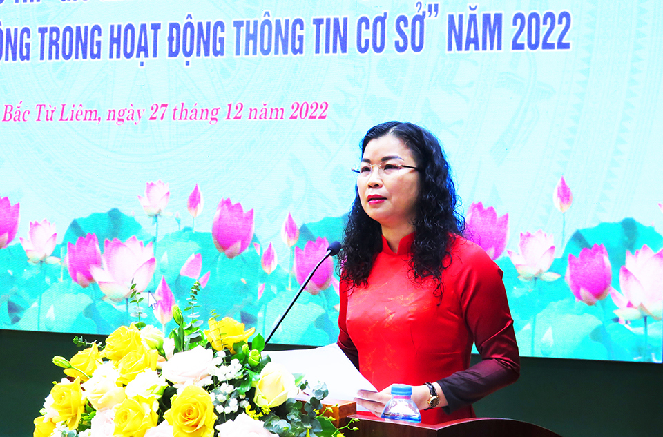 Ph&oacute; Chủ tịch UBND quận Bắc Từ Li&ecirc;m L&ecirc; Thị Thu Hương ph&aacute;t biểu tại hội nghị.