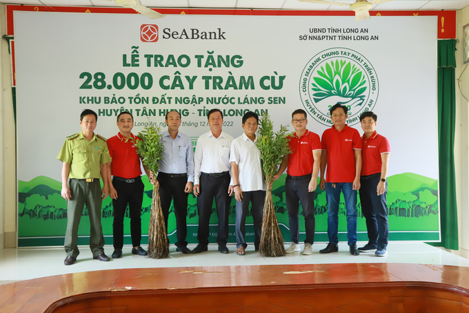 SeABank trao tặng 28.000 cây tràm cừ cho Khu Bảo tồn Đất ngập nước Láng Sen - Ảnh 1