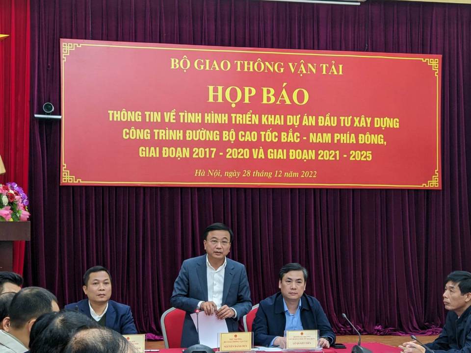 Thứ trưởng Bộ Giao th&ocirc;ng vận tải Nguyễn Danh Huy ph&aacute;t biểu