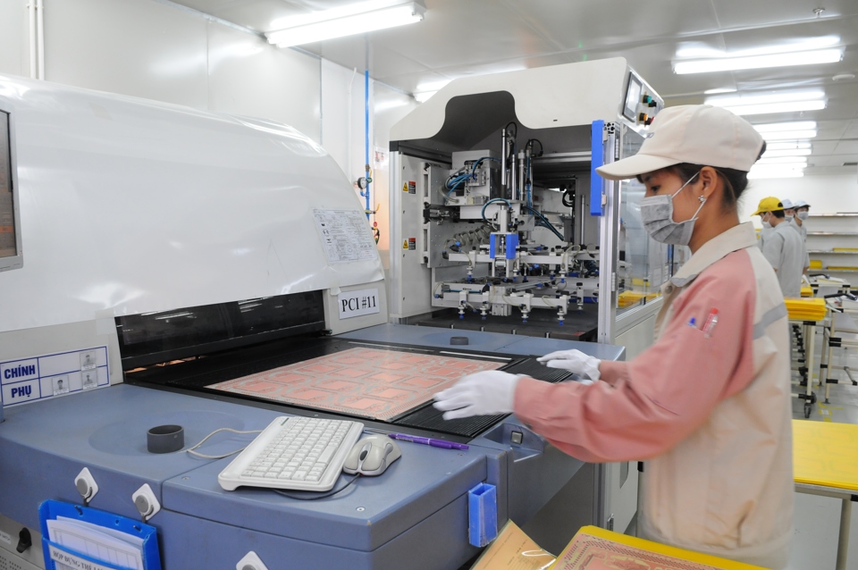 Sản xuất linh kiện điện tử tại Công ty Meiko Việt Nam, khu công nghiệp Thạch Thất. Ảnh: Hải Linh