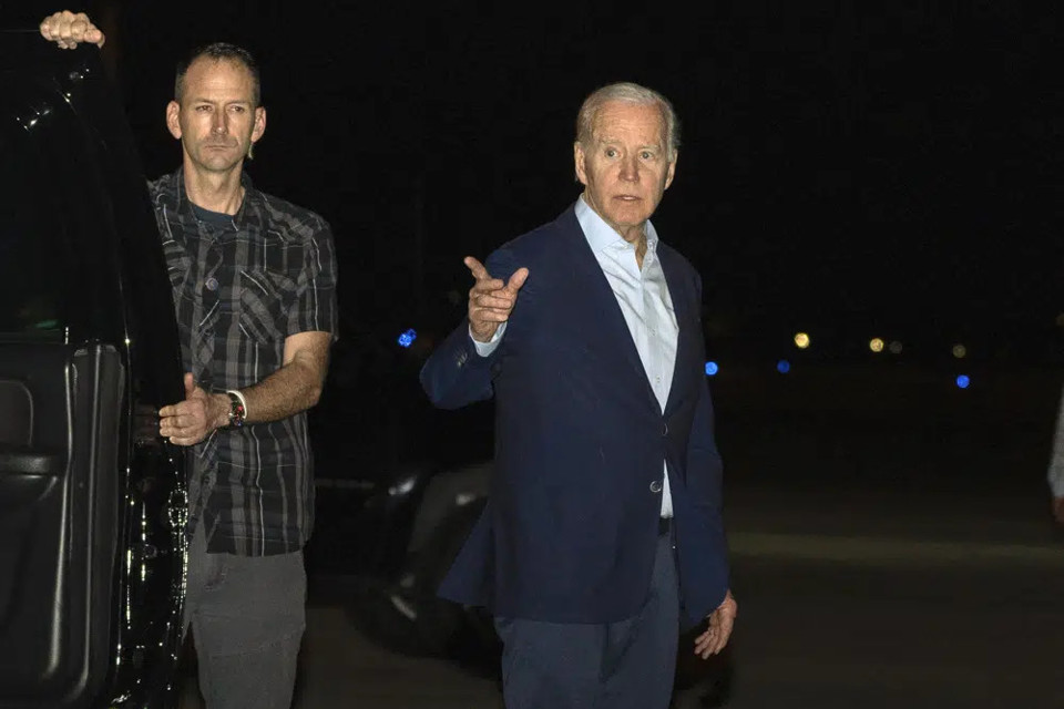 Tổng thống Biden đến s&acirc;n bay Henry E. Rohlsen tại đảo Virgin (Mỹ) v&agrave;o ng&agrave;y 17/1. Nguồn: AP
