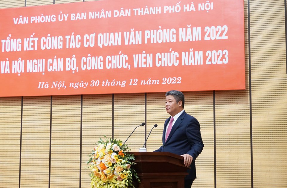 Ph&oacute; Chủ tịch UBND TP Nguyễn Mạnh Quyền ph&aacute;t biểu tại hội nghị.&nbsp;