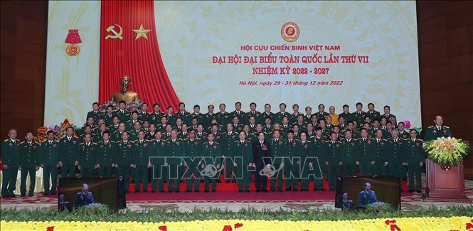 Ban Chấp h&agrave;nh Hội Cựu chiến binh Việt Nam kh&oacute;a XII, nhiệm kỳ 2022-2027 ra mắt đại hội. Ảnh: Trọng Đức/TTXVN.