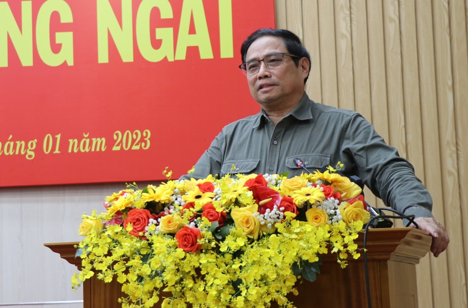 Thủ tướng Phạm Minh Ch&iacute;nh ph&aacute;t biểu tại buổi l&agrave;m việc với Ban Thường vụ Tỉnh ủy Quảng Ng&atilde;i.