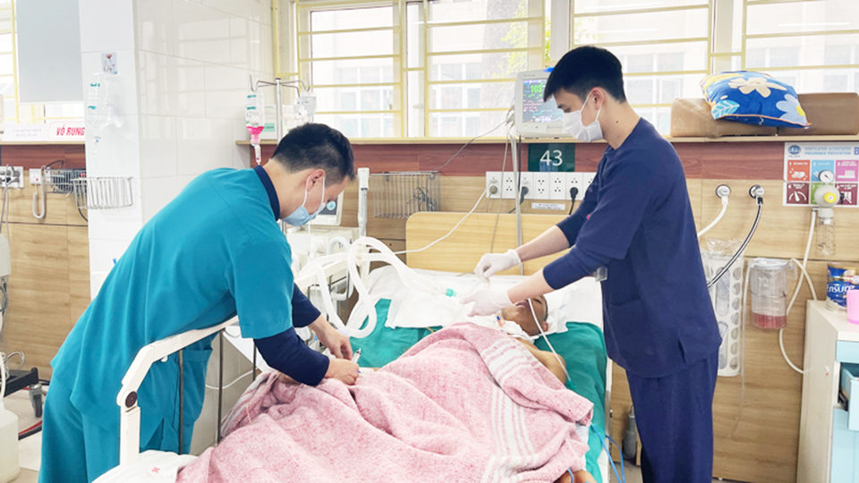 Một trường hợp bị ngộ độc rượu được điều trị tại Trung t&acirc;m chống độc, Bệnh viện Bạch Mai.