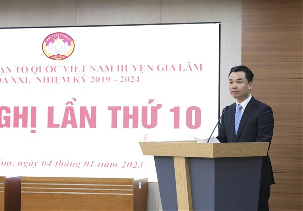 Chủ tịch Ủy ban MTTQ Việt Nam huyện Gia L&acirc;m Ho&agrave;ng Anh T&uacute; ph&aacute;t biểu tại hội nghị