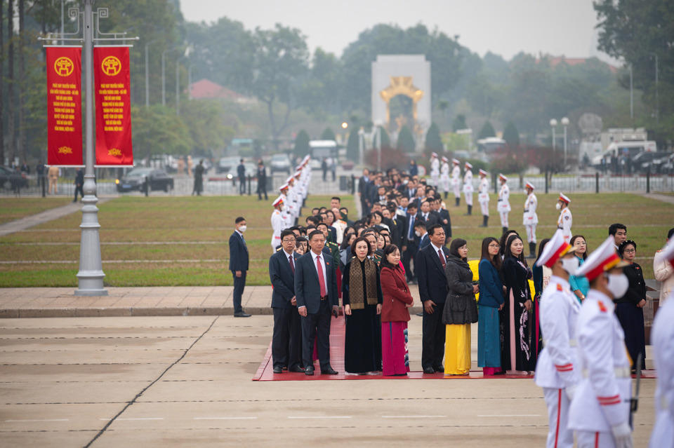 Đại biểu Quốc hội khóa XV vào Lăng viếng Chủ tịch Hồ Chí Minh - Ảnh 7
