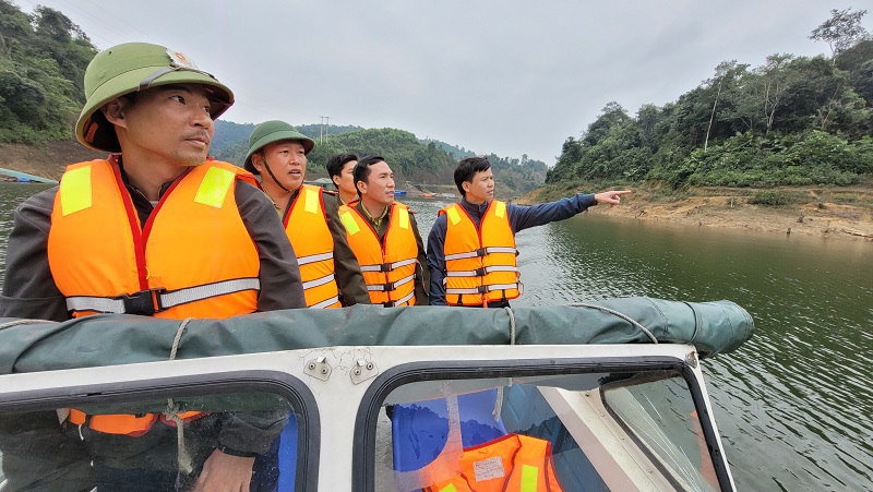Vườn Quốc gia Vũ Quang tăng cường tuần tra, bảo vệ rừng trong khu vực l&ograve;ng hồ Ng&agrave;n Trươi.