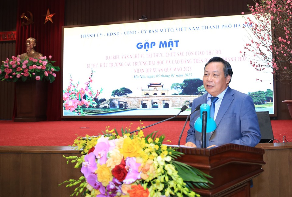 Ph&oacute; B&iacute; thư Th&agrave;nh ủy Nguyễn Văn Phong ph&aacute;t biểu tại buổi gặp mặt.