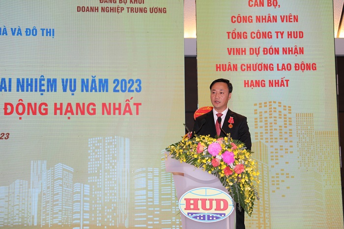 Chủ tịch Hội đồng th&agrave;nh vi&ecirc;n HUD Nguyễn Việt H&ugrave;ng ph&aacute;t biểu tại buổi lễ.