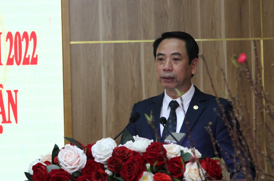 Ph&oacute; B&iacute; thư Thường trực, Chủ tịch HĐND quận Cầu Giấy Nguyễn Văn Chiến ph&aacute;t biểu tại hội nghị.
