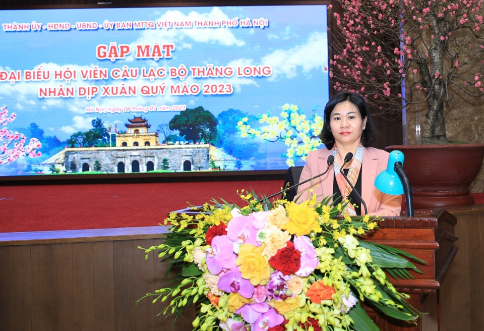Ph&oacute; B&iacute; thư Thường trực Th&agrave;nh ủy Nguyễn Thị Tuyến ph&aacute;t biểu tại buổi gặp mặt.
