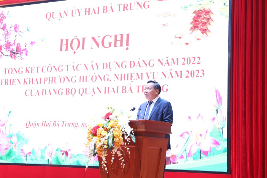 Ph&oacute; B&iacute; thư Th&agrave;nh ủy H&agrave; Nội Nguyễn Văn Phong ph&aacute;t biểu chỉ đạo tại&nbsp;Hội nghị tổng kết c&ocirc;ng t&aacute;c x&acirc;y dựng Đảng năm 2022, triển khai phương hướng, nhiệm vụ năm 2023 của Đảng bộ quận Hai B&agrave; Trưng